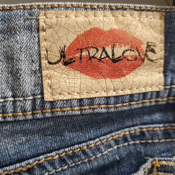Jean Shorts Distressed Look Ultralove Women's junior Size 3 - Picture 3 of 4